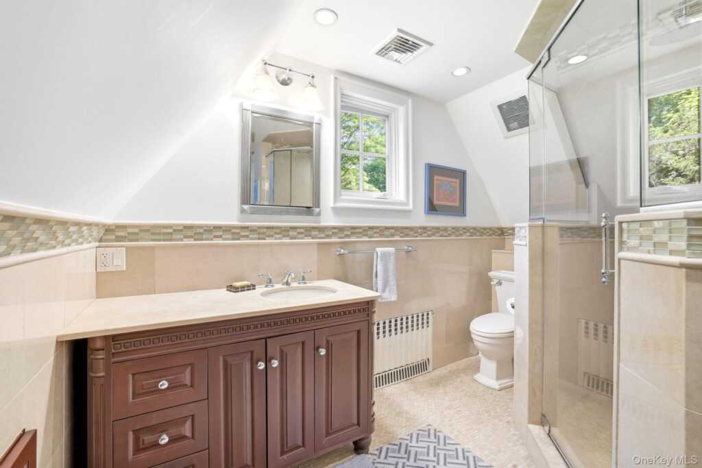 14 Overhill Road, New Rochelle, NY 10804 - Photo 24 of 50