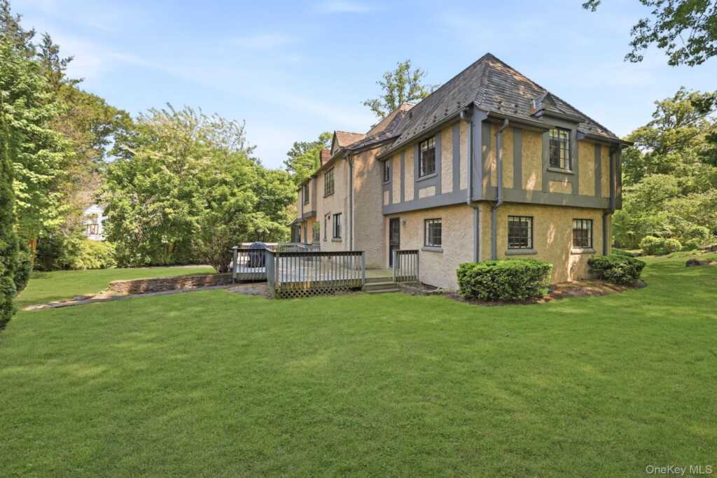 14 Overhill Road, New Rochelle, NY 10804 - Photo 42 of 50