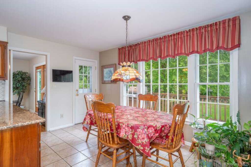 40 Hanson Lane, New Rochelle, NY 10804 - Photo 10 of 37