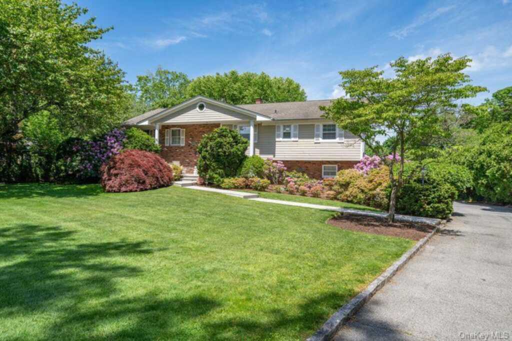 40 Hanson Lane, New Rochelle, NY 10804 - Photo 3 of 37
