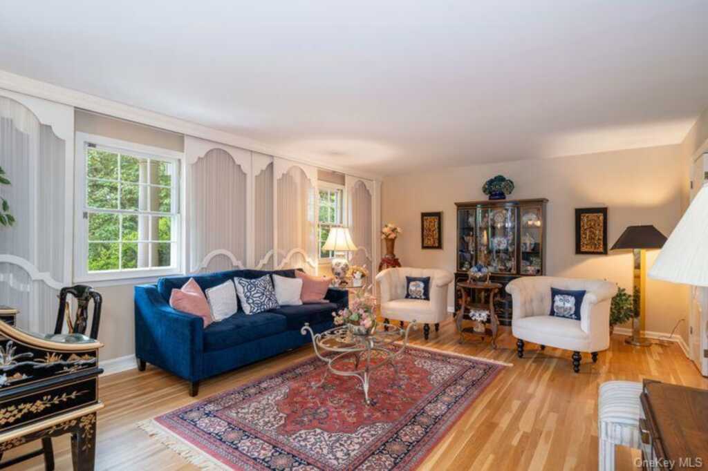 40 Hanson Lane, New Rochelle, NY 10804 - Photo 4 of 37