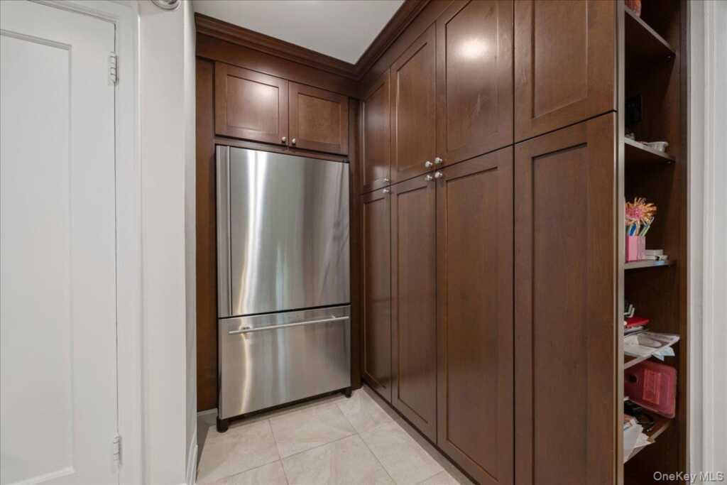 311 Lyncroft Road, New Rochelle, NY 10804 - Photo 15 of 39