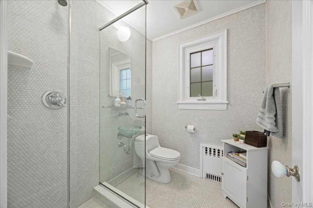 311 Lyncroft Road, New Rochelle, NY 10804 - Photo 16 of 39