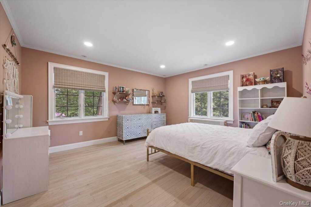 311 Lyncroft Road, New Rochelle, NY 10804 - Photo 19 of 39