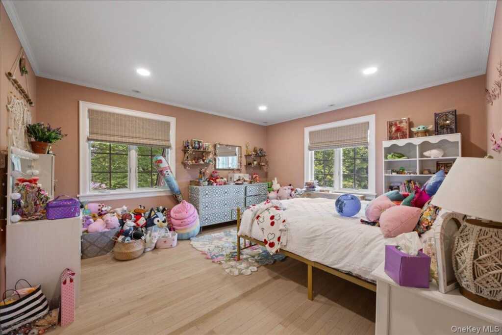 311 Lyncroft Road, New Rochelle, NY 10804 - Photo 20 of 39