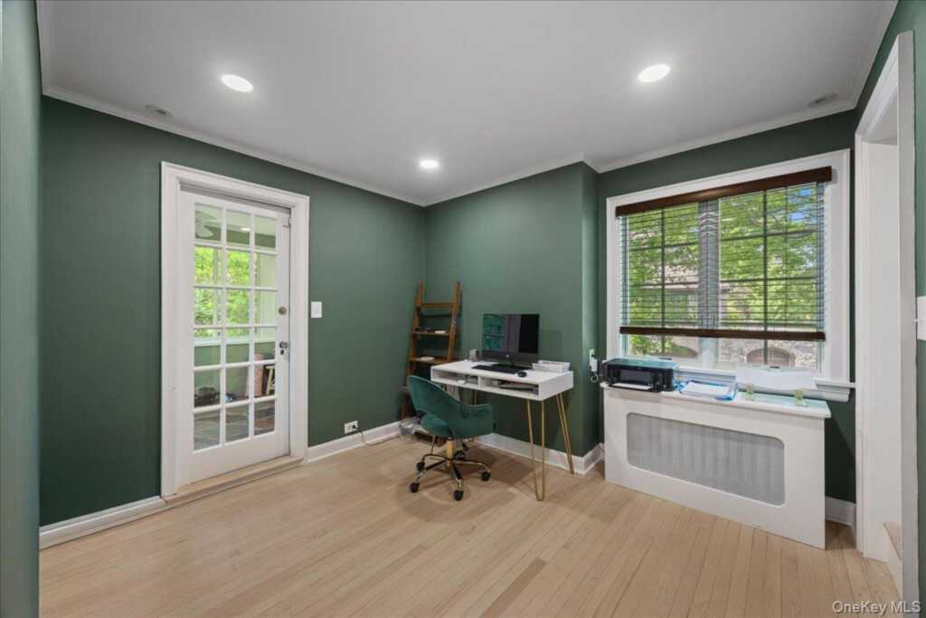 311 Lyncroft Road, New Rochelle, NY 10804 - Photo 25 of 39