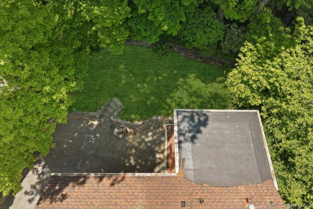 311 Lyncroft Road, New Rochelle, NY 10804 - Photo 33 of 39