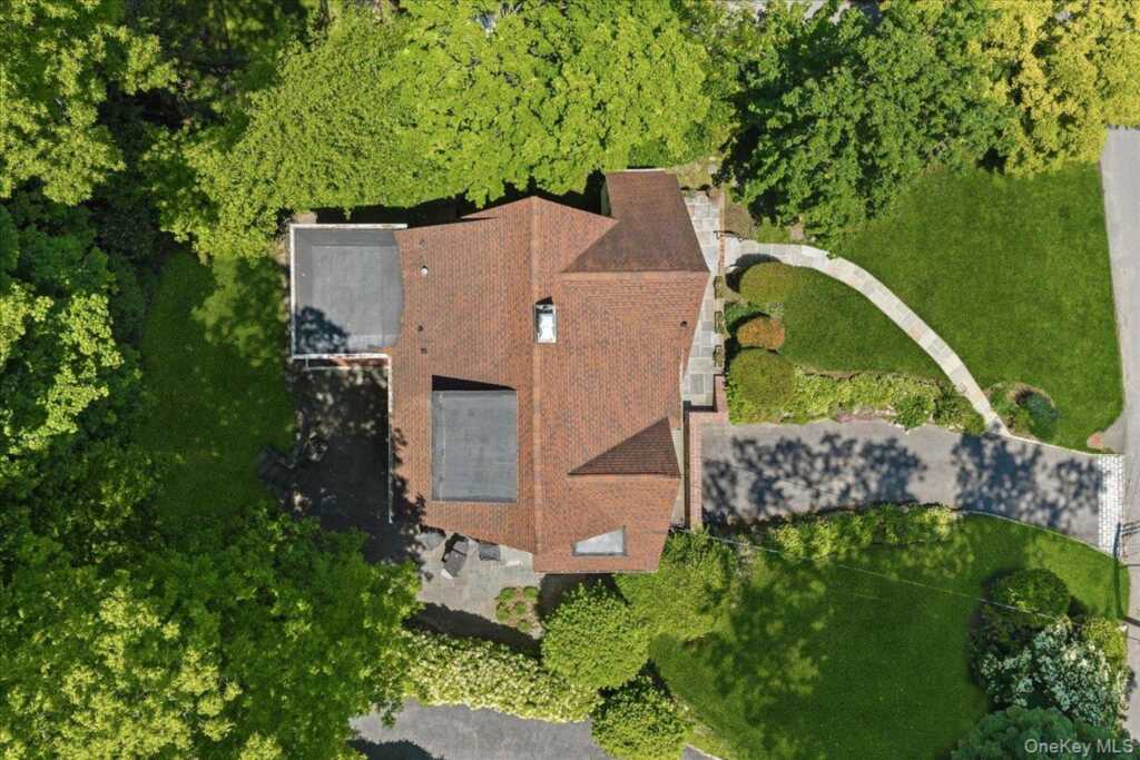 311 Lyncroft Road, New Rochelle, NY 10804 - Photo 34 of 39