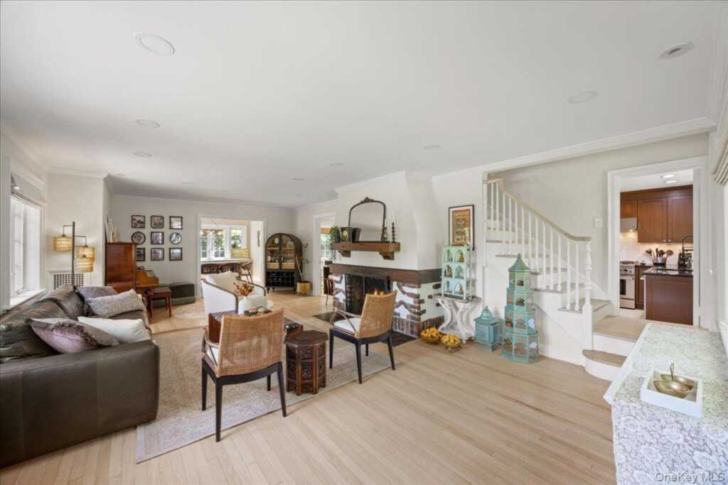 311 Lyncroft Road, New Rochelle, NY 10804 - Photo 5 of 39