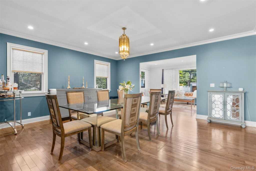 17 Clover Place, New Rochelle, NY 10805 - Photo 10 of 50