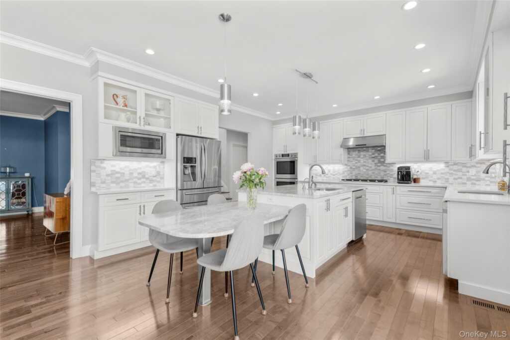 17 Clover Place, New Rochelle, NY 10805 - Photo 13 of 50