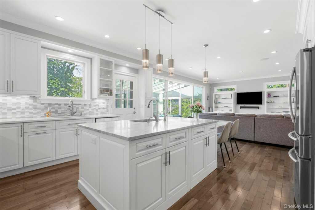 17 Clover Place, New Rochelle, NY 10805 - Photo 14 of 50
