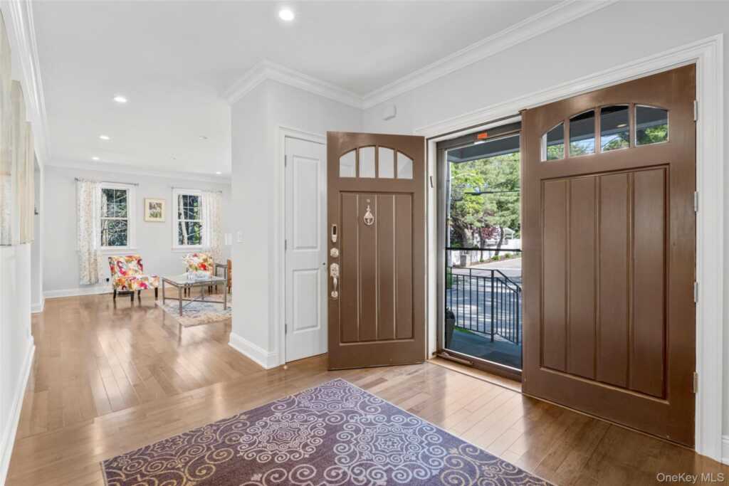 17 Clover Place, New Rochelle, NY 10805 - Photo 4 of 50