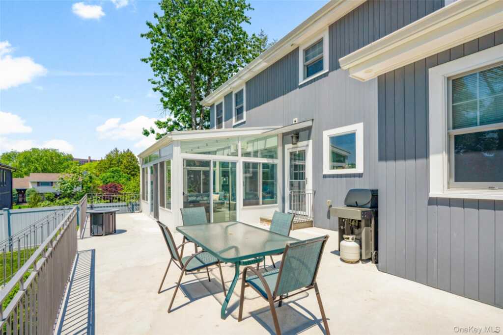 17 Clover Place, New Rochelle, NY 10805 - Photo 40 of 50