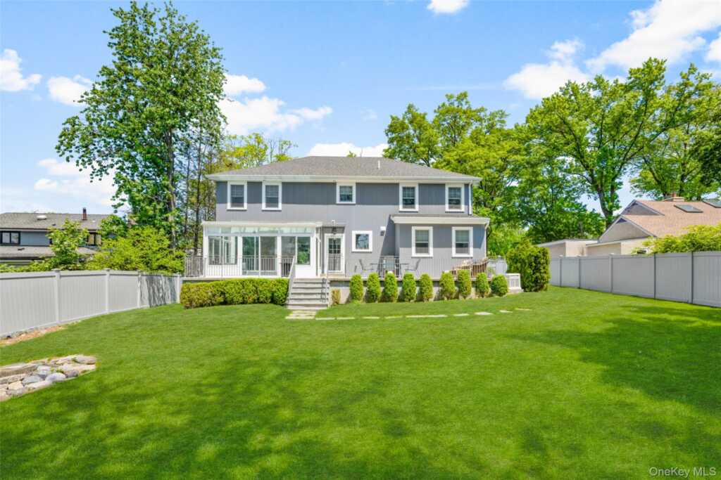 17 Clover Place, New Rochelle, NY 10805 - Photo 43 of 50