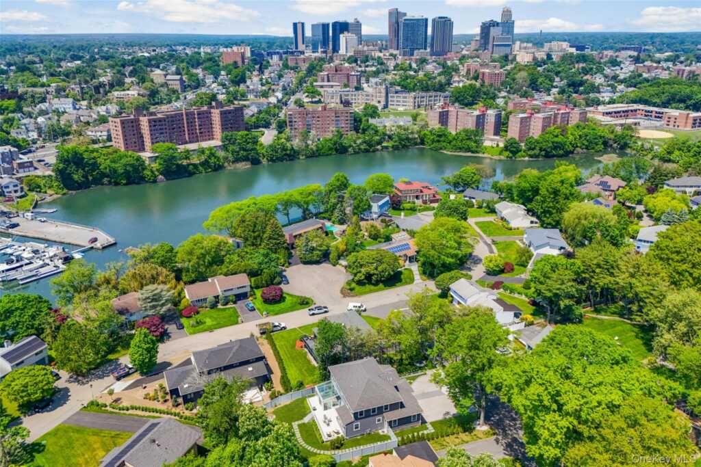17 Clover Place, New Rochelle, NY 10805 - Photo 46 of 50
