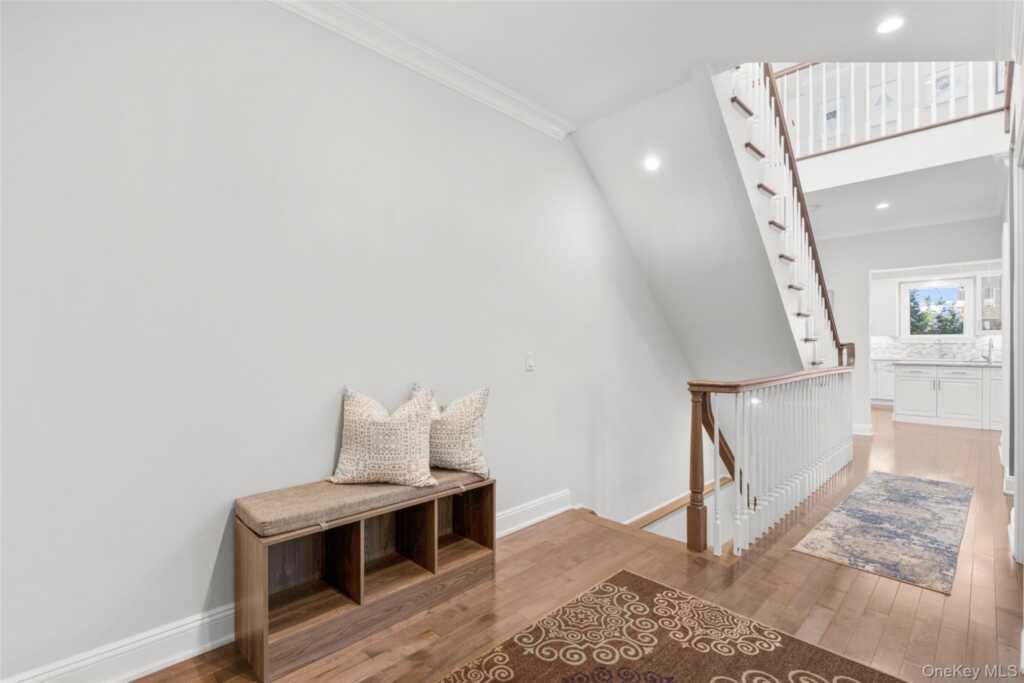 17 Clover Place, New Rochelle, NY 10805 - Photo 5 of 50