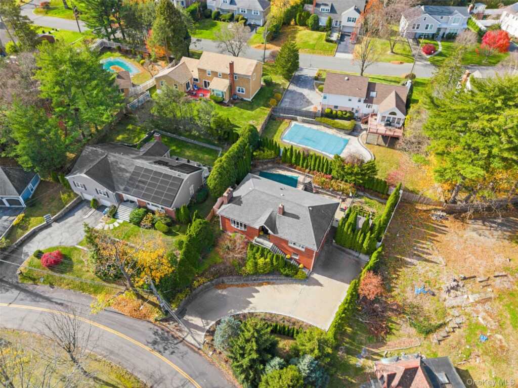 6 Hunting Ridge Road, White Plains, NY 10605 - Photo 2 of 32