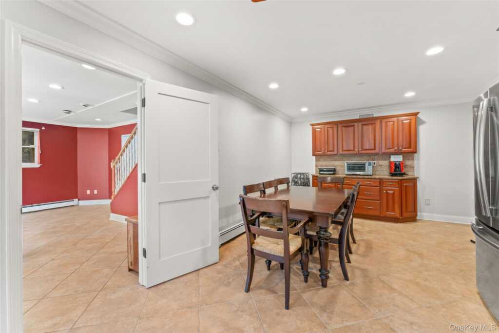 6 Hunting Ridge Road, White Plains, NY 10605 - Photo 21 of 32