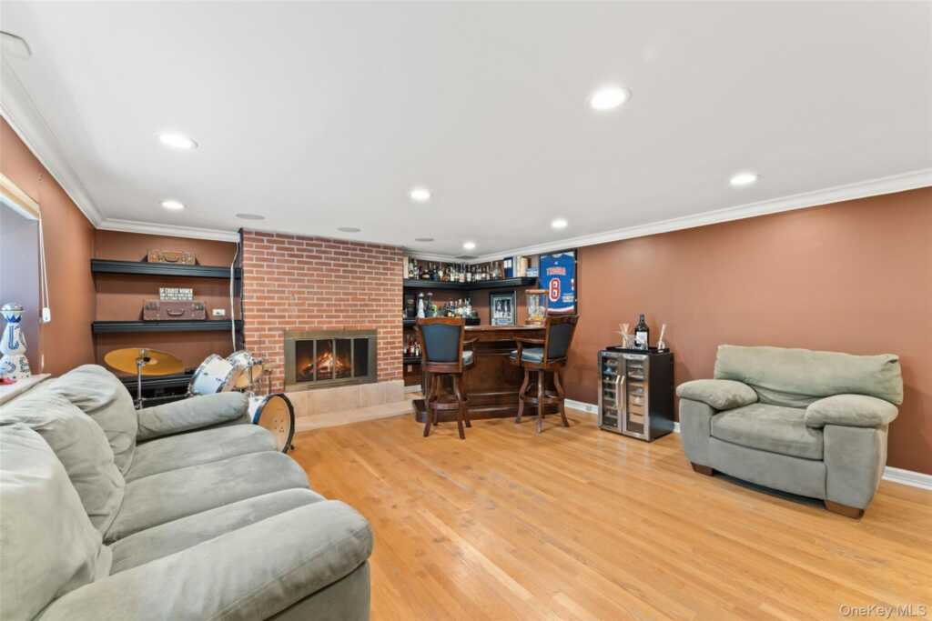 6 Hunting Ridge Road, White Plains, NY 10605 - Photo 24 of 32