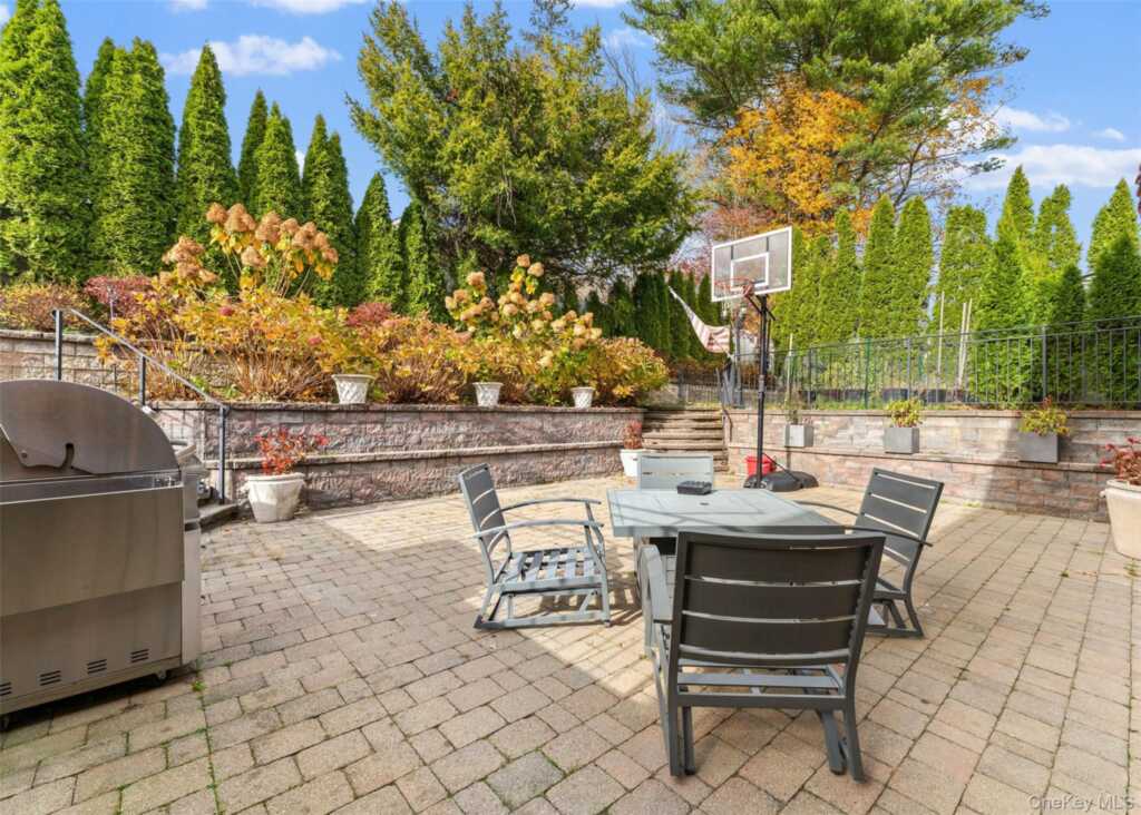 6 Hunting Ridge Road, White Plains, NY 10605 - Photo 26 of 32
