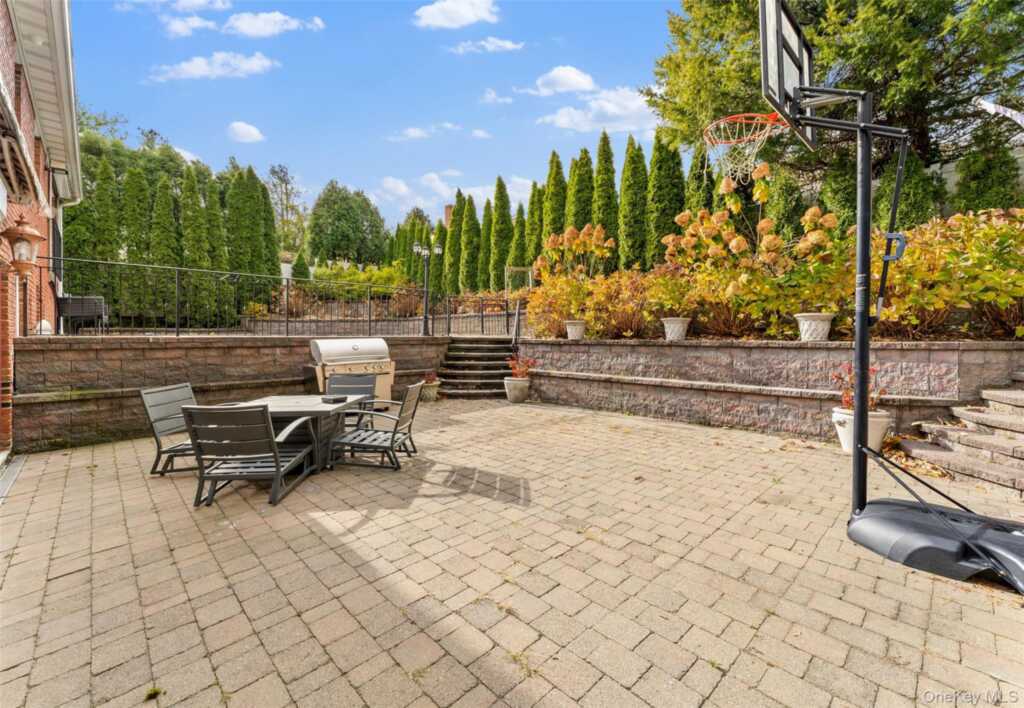 6 Hunting Ridge Road, White Plains, NY 10605 - Photo 27 of 32