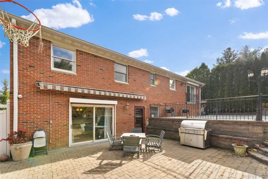 6 Hunting Ridge Road, White Plains, NY 10605 - Photo 28 of 32