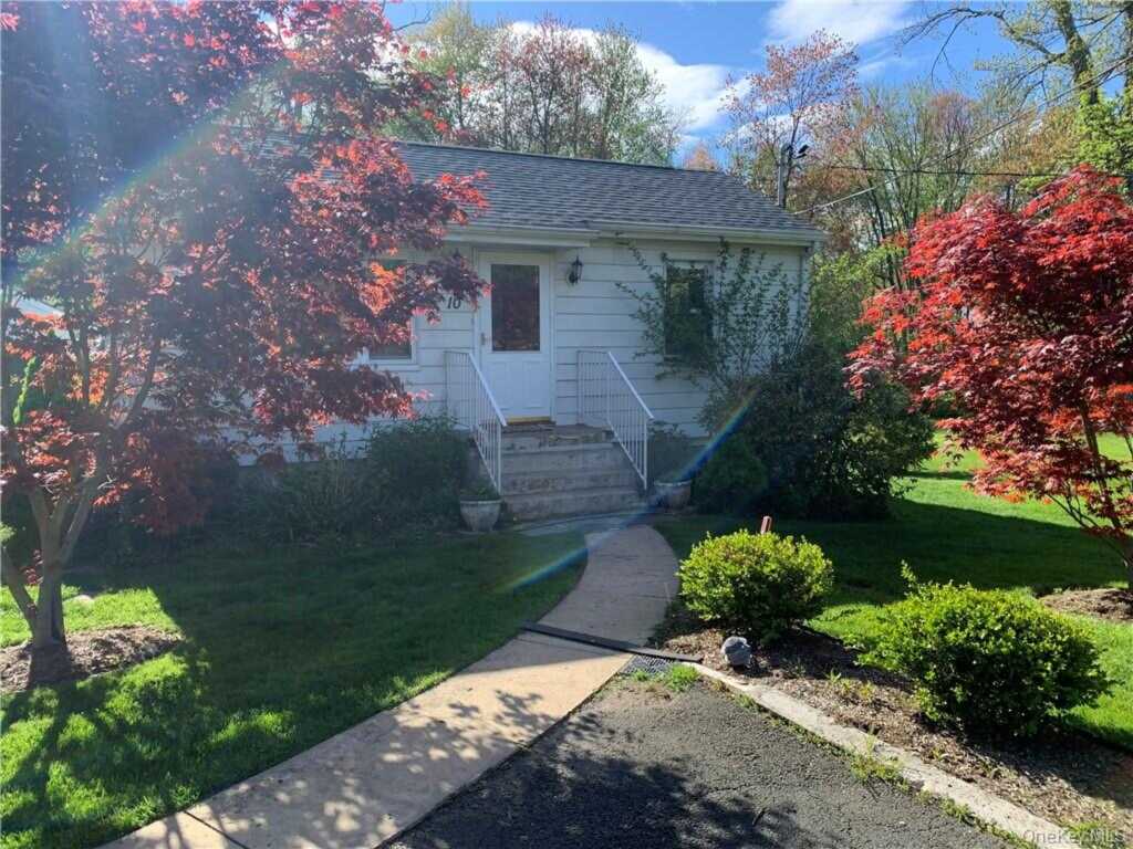 10 W Clarkstown Road, New City, NY 10956