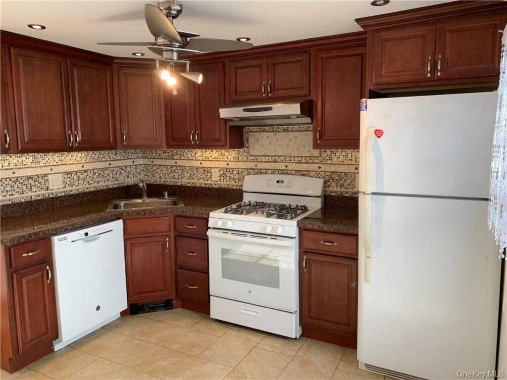 10 W Clarkstown Road, New City, NY 10956 - Photo 15 of 19