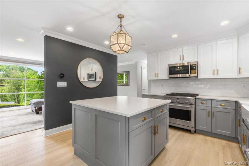17 Tewkesbury Road, New Rochelle, NY 10583 - Photo 8 of 17