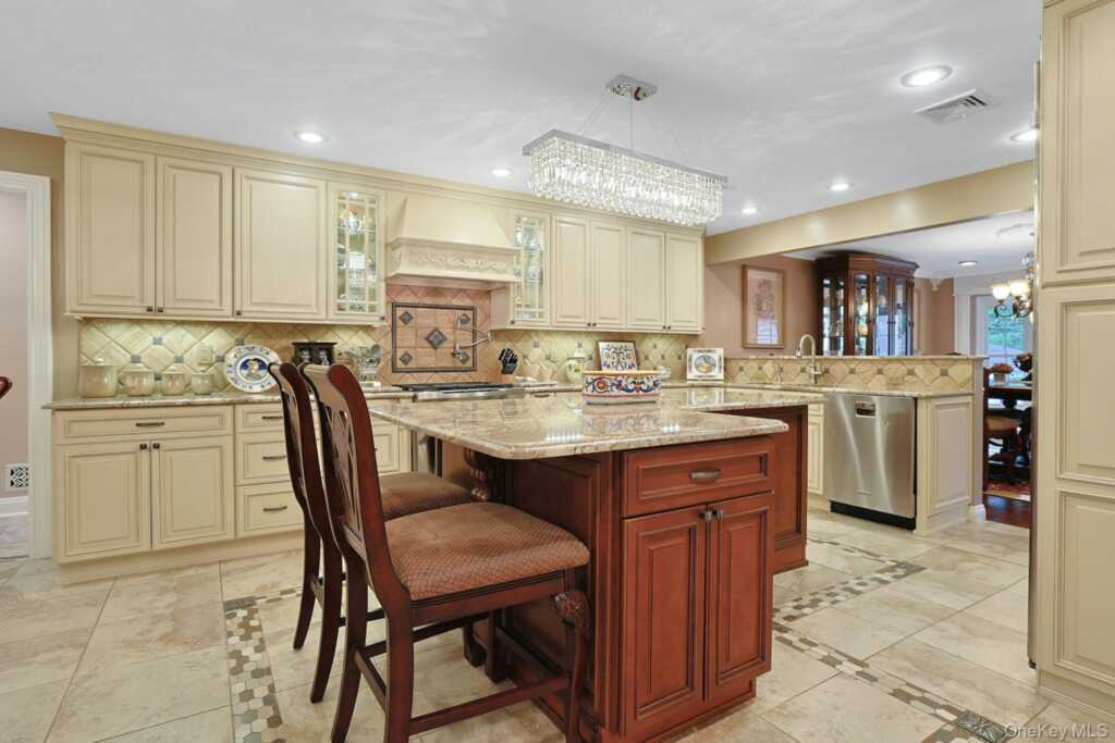8 Dunmore Road, New City, NY 10956 - Photo 16 of 48
