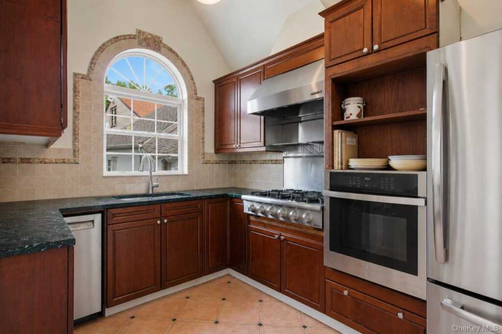463 Beach Avenue, Rye, NY 10543 - Photo 8 of 21