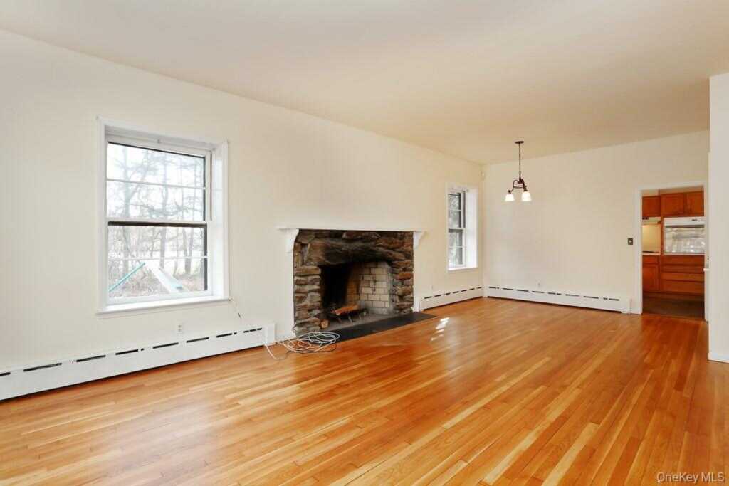 7 Saxon Woods Road, White Plains, NY 10605 - Photo 2 of 5