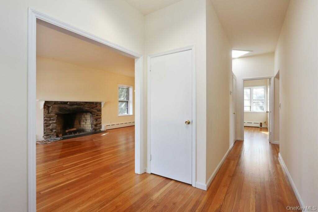 7 Saxon Woods Road, White Plains, NY 10605 - Photo 4 of 5