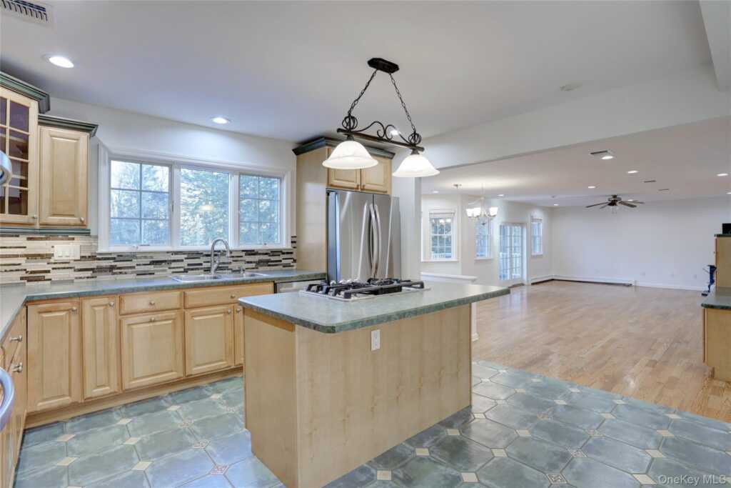 21 Mile Road, Suffern, NY 10901 - Photo 11 of 41