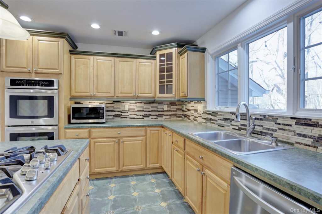 21 Mile Road, Suffern, NY 10901 - Photo 14 of 41