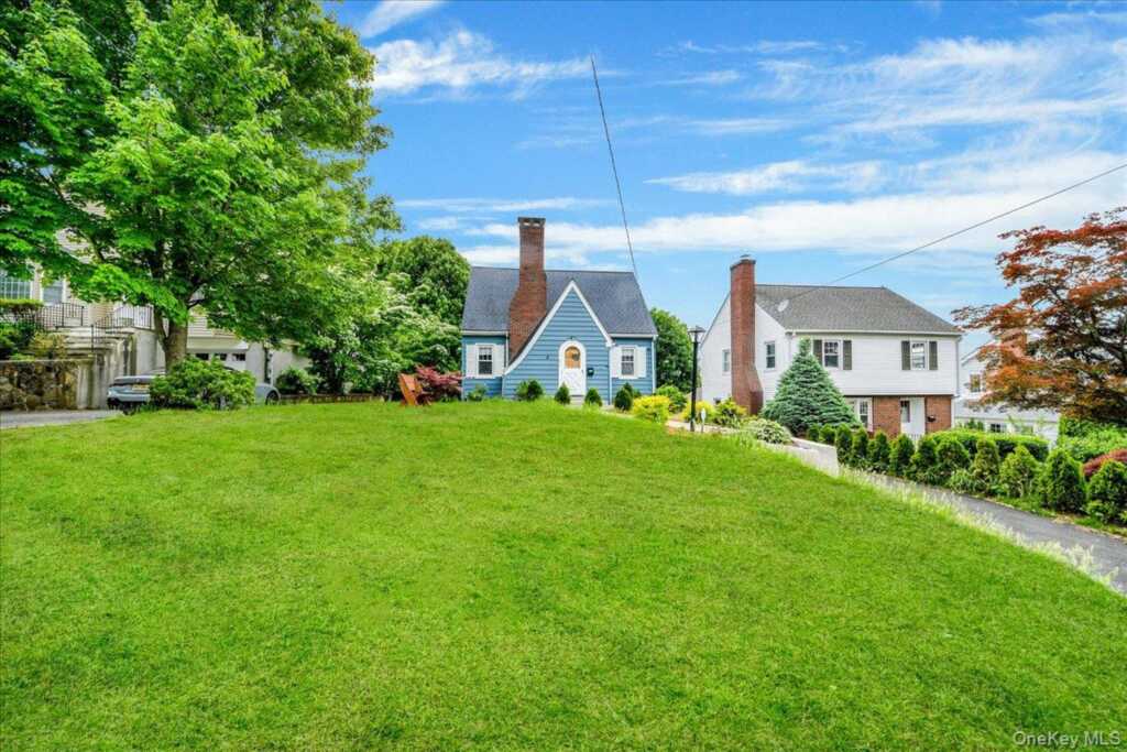 45 Mt Morris Avenue, White Plains, NY 10604 - Photo 2 of 26