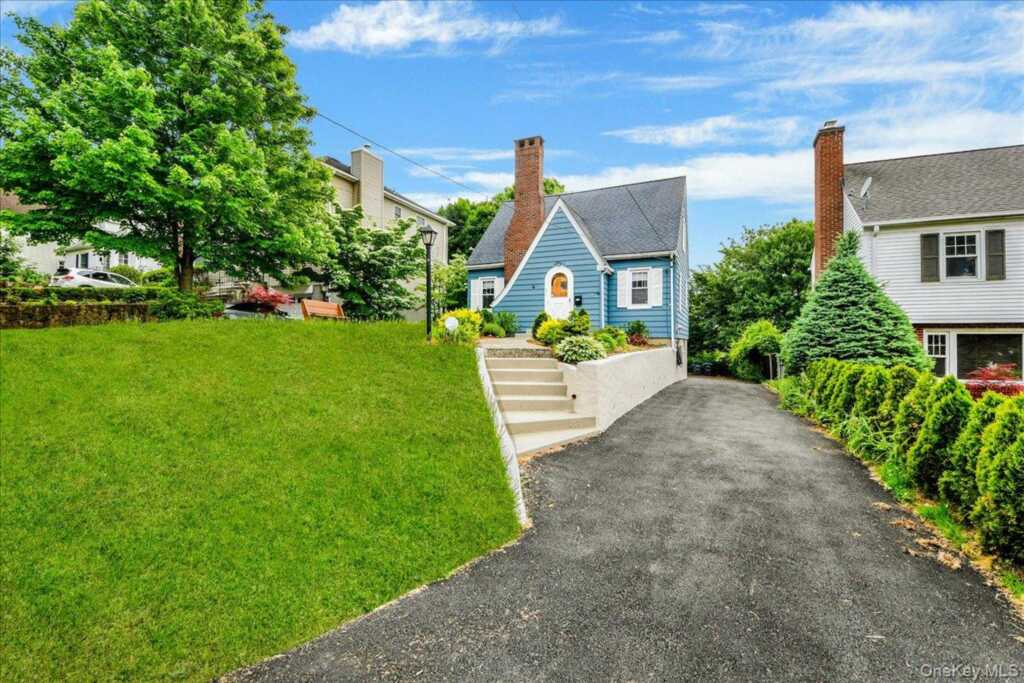45 Mt Morris Avenue, White Plains, NY 10604 - Photo 3 of 26