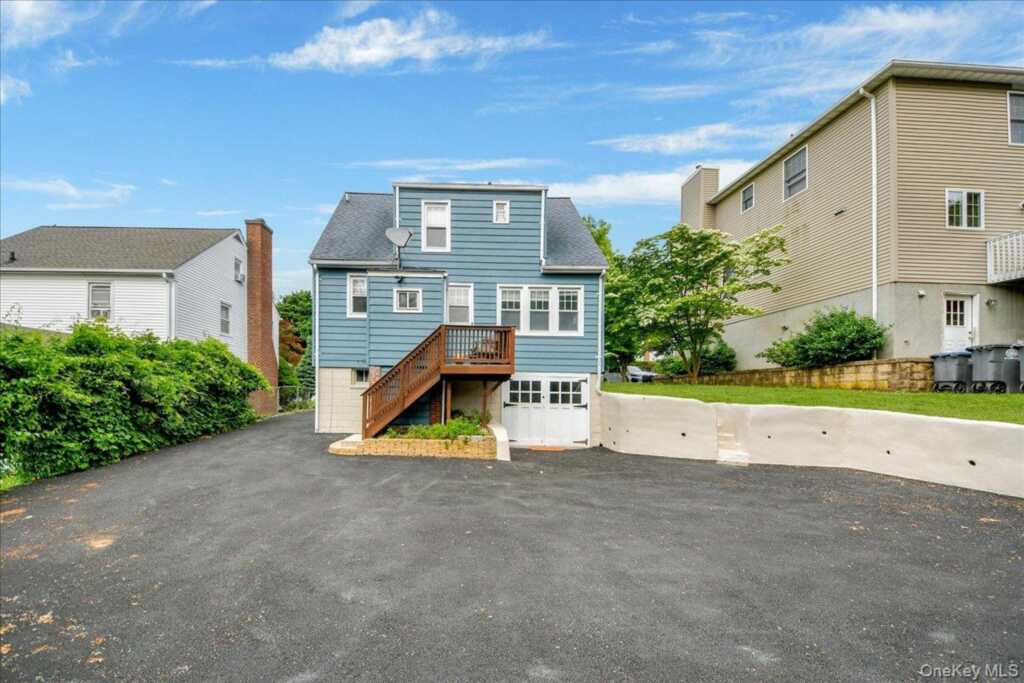 45 Mt Morris Avenue, White Plains, NY 10604 - Photo 4 of 26