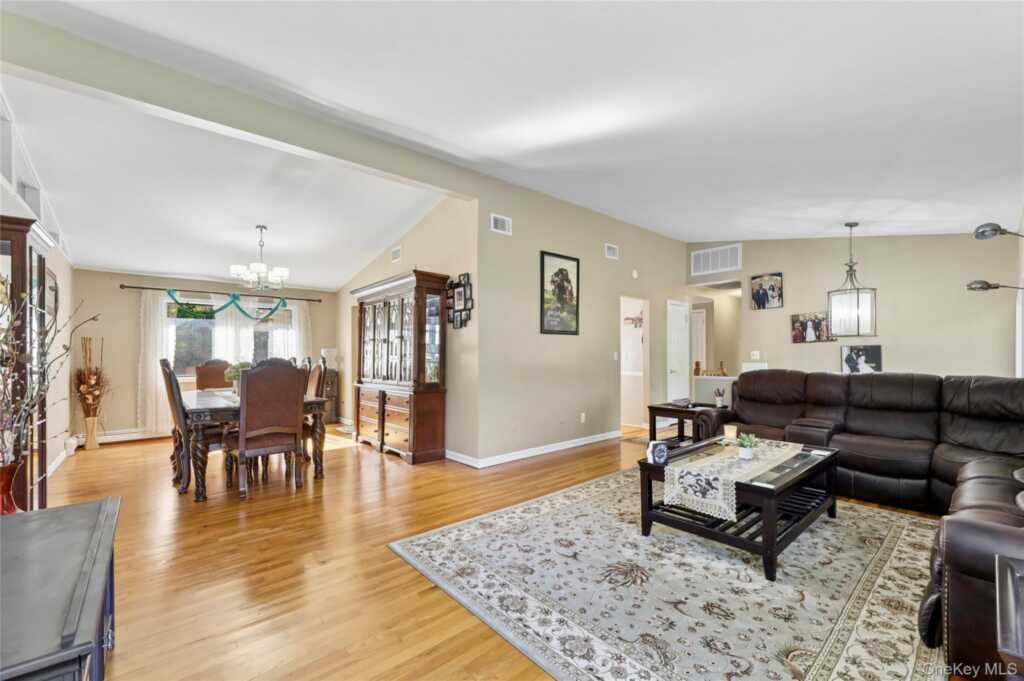 5 Shagbark Court, New City, NY 10956 - Photo 4 of 36