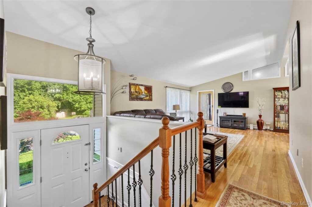5 Shagbark Court, New City, NY 10956 - Photo 6 of 36