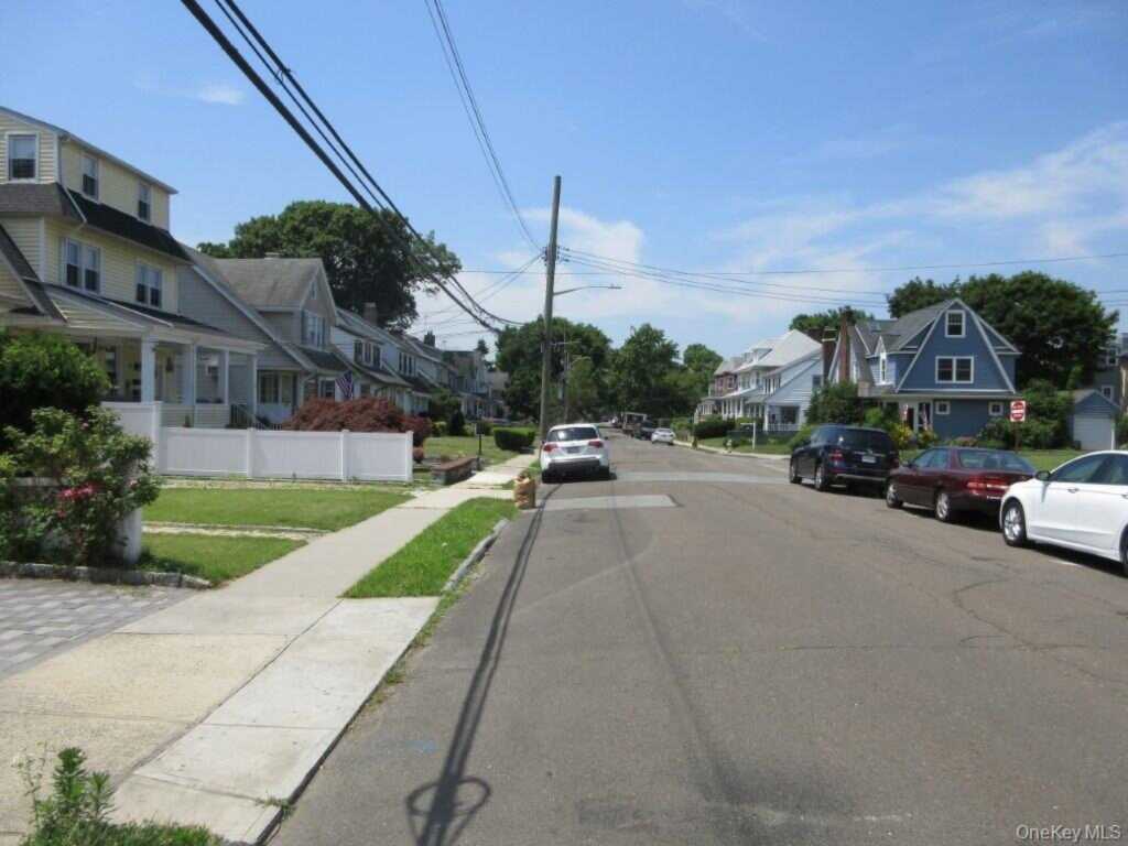 51 Howard Parkway, New Rochelle, NY 10801 - Photo 12 of 13