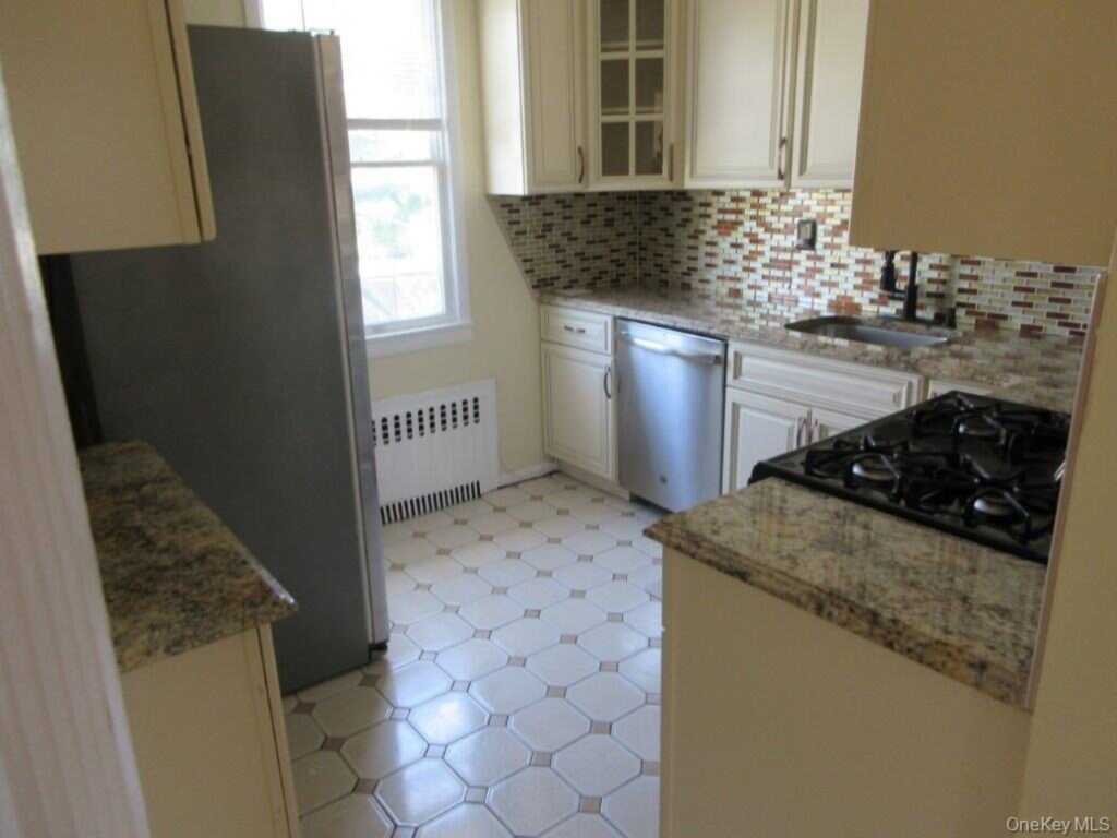 51 Howard Parkway, New Rochelle, NY 10801 - Photo 2 of 13