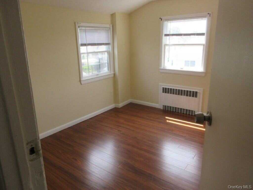 51 Howard Parkway, New Rochelle, NY 10801 - Photo 4 of 13