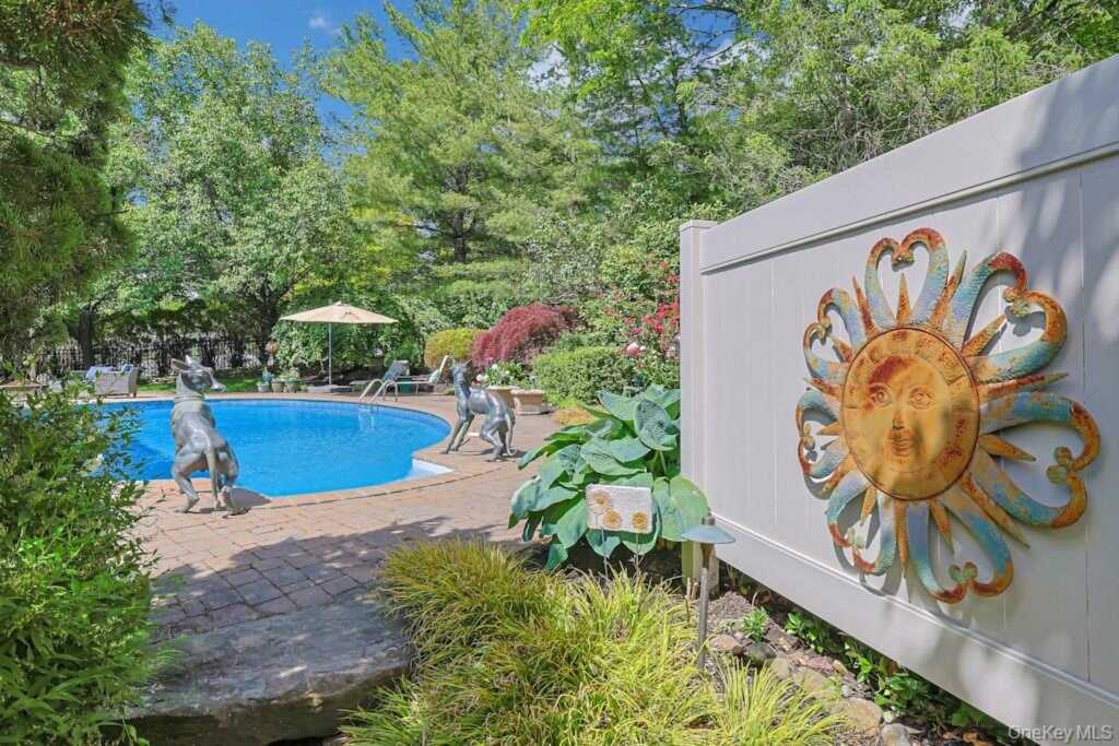 22 Peach Street, Nanuet, NY 10954 - Photo 10 of 41