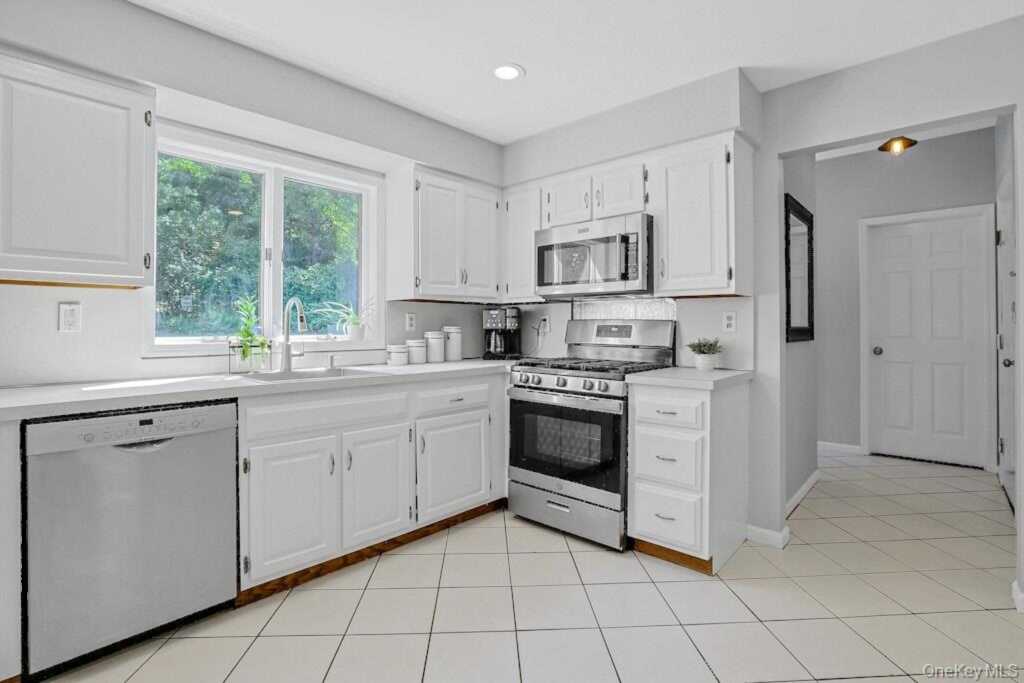 22 Peach Street, Nanuet, NY 10954 - Photo 23 of 41