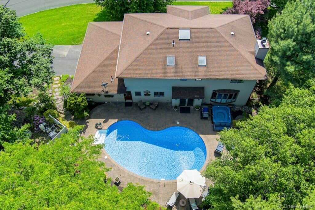 22 Peach Street, Nanuet, NY 10954 - Photo 4 of 41