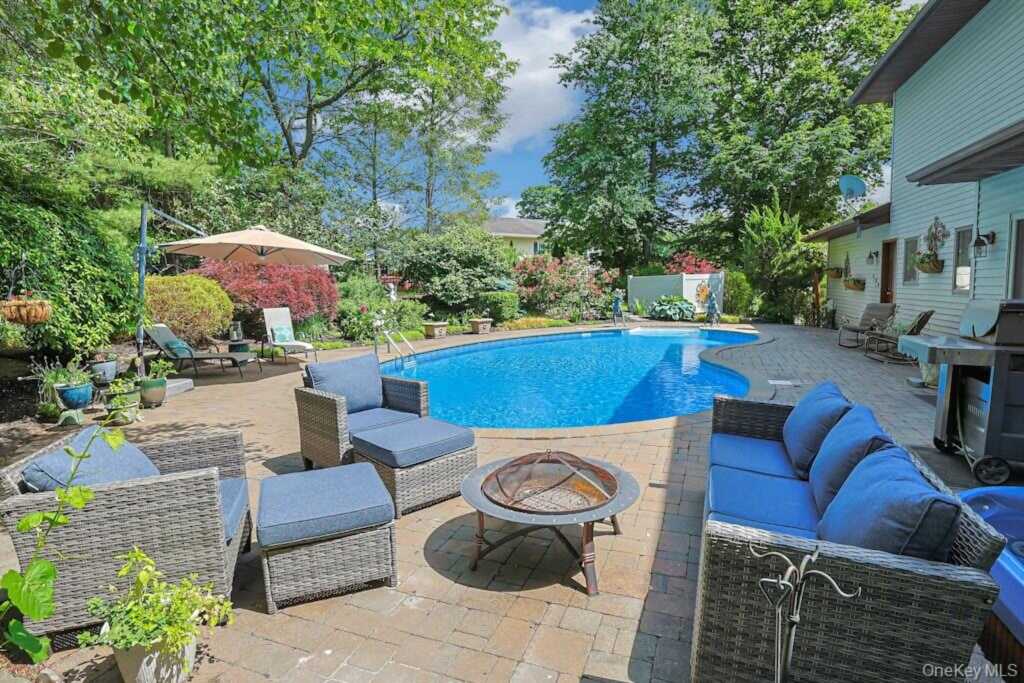 22 Peach Street, Nanuet, NY 10954 - Photo 7 of 41