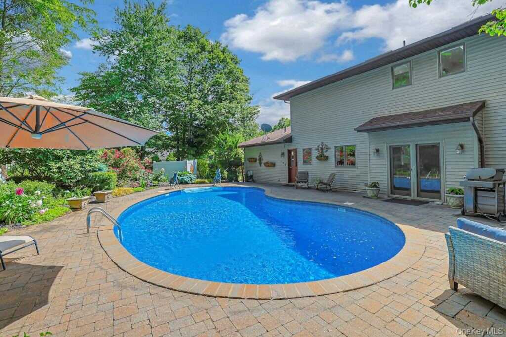 22 Peach Street, Nanuet, NY 10954 - Photo 8 of 41