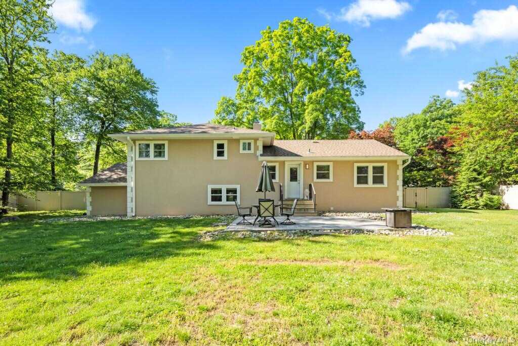 16 Loraine Drive, New City, NY 10956 - Photo 4 of 46